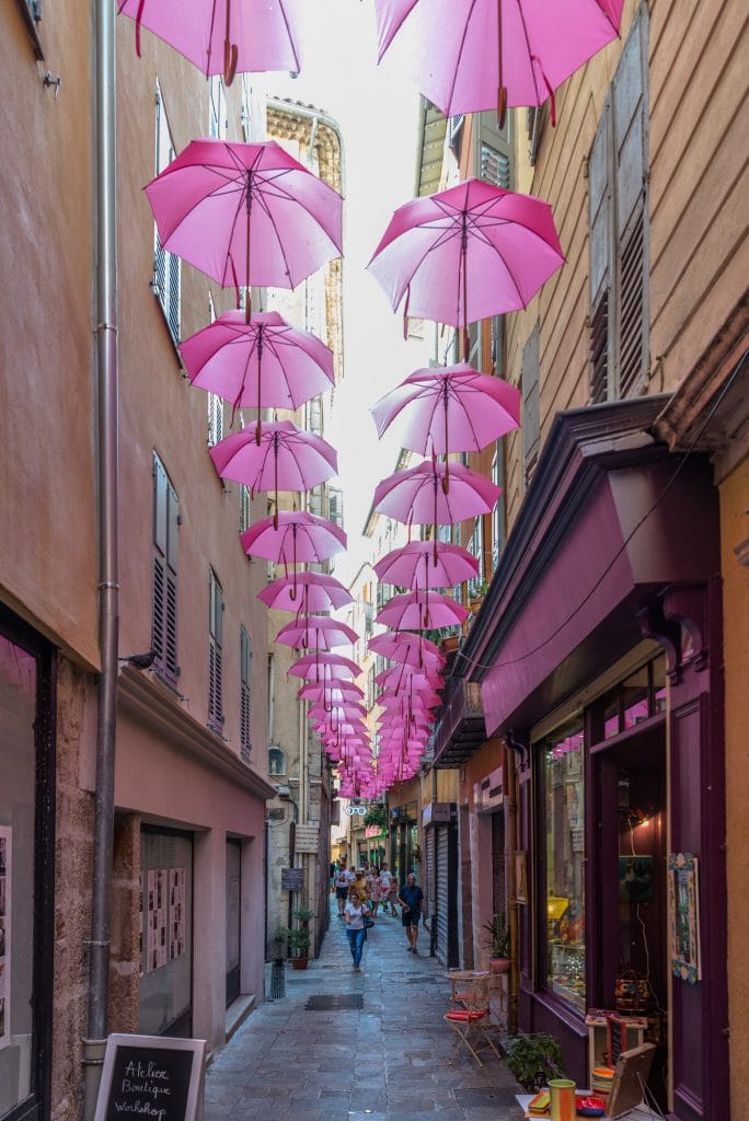 rue sous les parapluies